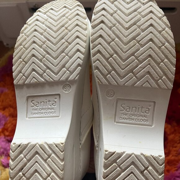 Sanita All White Clogs, size 39/8 - Picture 5 of 7